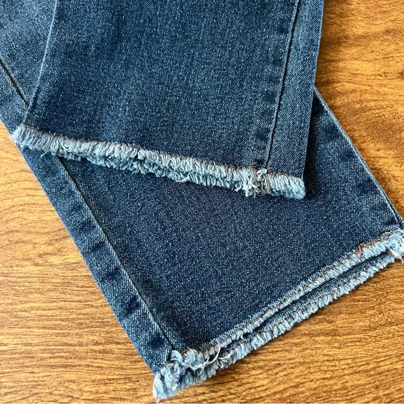 EPIC THREADS NWT Med Wash ButtonFly Stretchable Crop Denim Jeans Kids size 12 - Picture 4 of 12